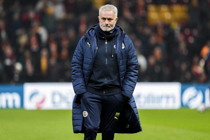 Мурињо суспендиран на три натпревари