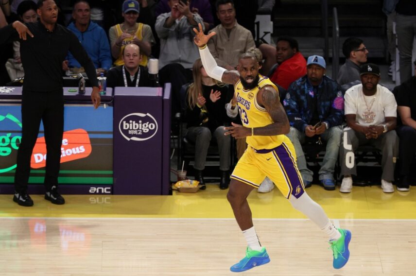 Навивачите на Лејкерс загрижени: Леброн се повреди без контакт