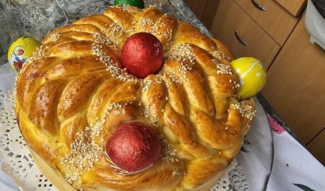 Направете ја најубавата велигденска погача