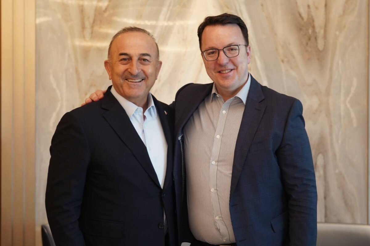 Николоски: Пријателска средба со Мевлут, мој и на Македонија голем пријател