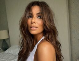 Педесеттите никогаш не изгледале подобро: позираше во бикини и ги воодушеви обожавателите