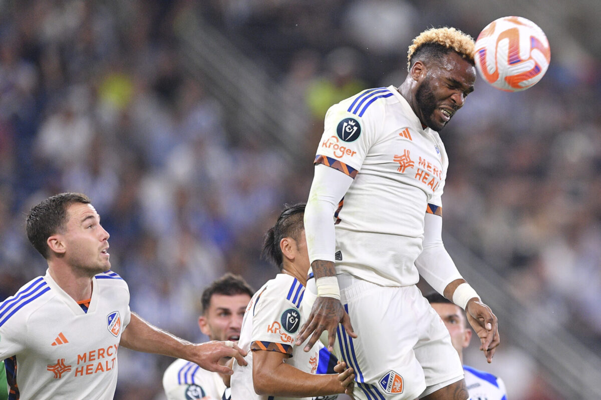 Репрезентативец на Габон загина при пад од 11. кат