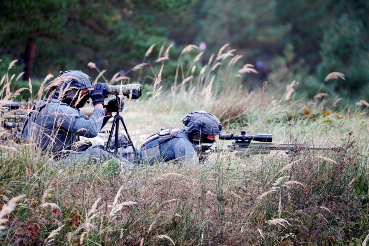 Русите распоредуваат трупи долж границата на НАТО; Финска: Внимателно ja следиме ситуацијата