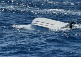 Се преврте брод кај Флорида, пет лица се водат за исчезнати, едно е пронајдено мртво