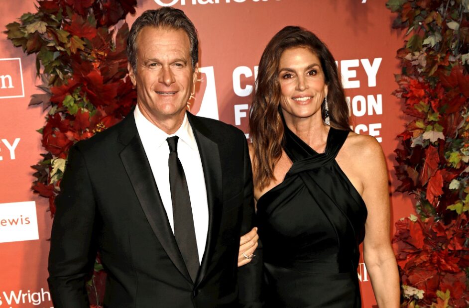 Синди Крaфорд му испрати емотивна роденденска порака на својот сопруг: „Те сакам, љубов моја“