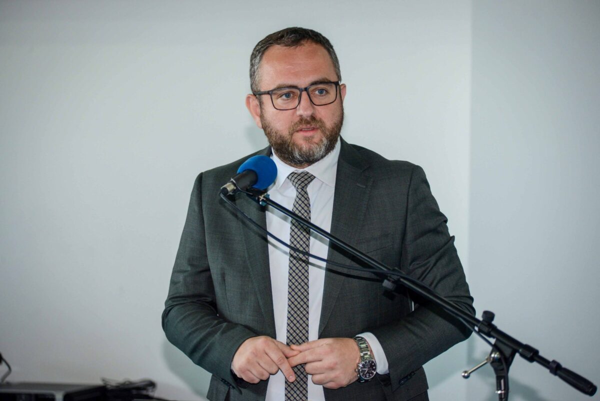 Тошковски пред матурантите: Безбедното учество во сообраќајот е многу значајно и обврска на сите нас