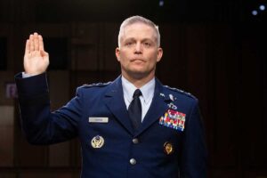 Трамп го отпушти шефот на агенцијата за безбедност