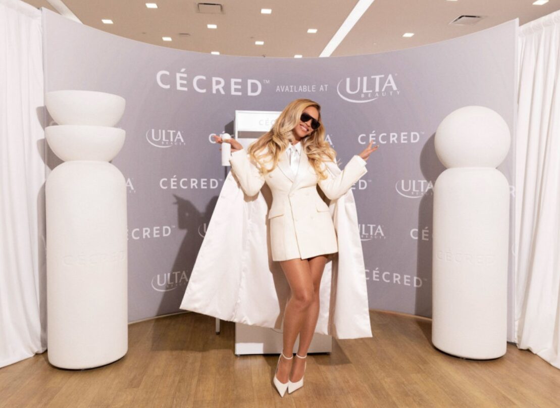 (Фото) „Жешкиот“ фустан на познатата пејачка го помати умот на многумина: никогаш не изгледала подобро