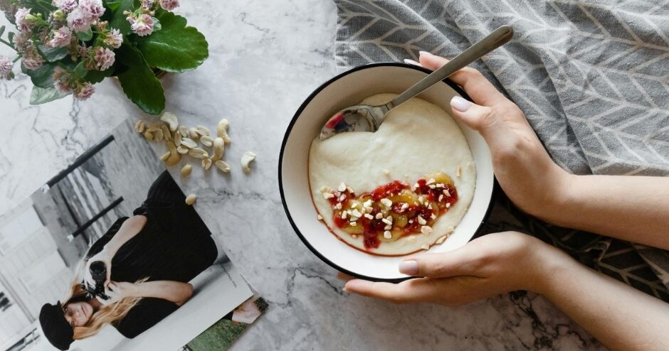 Четири намирници кои можат да ја намалат надуеноста, покажуваат истражувањата