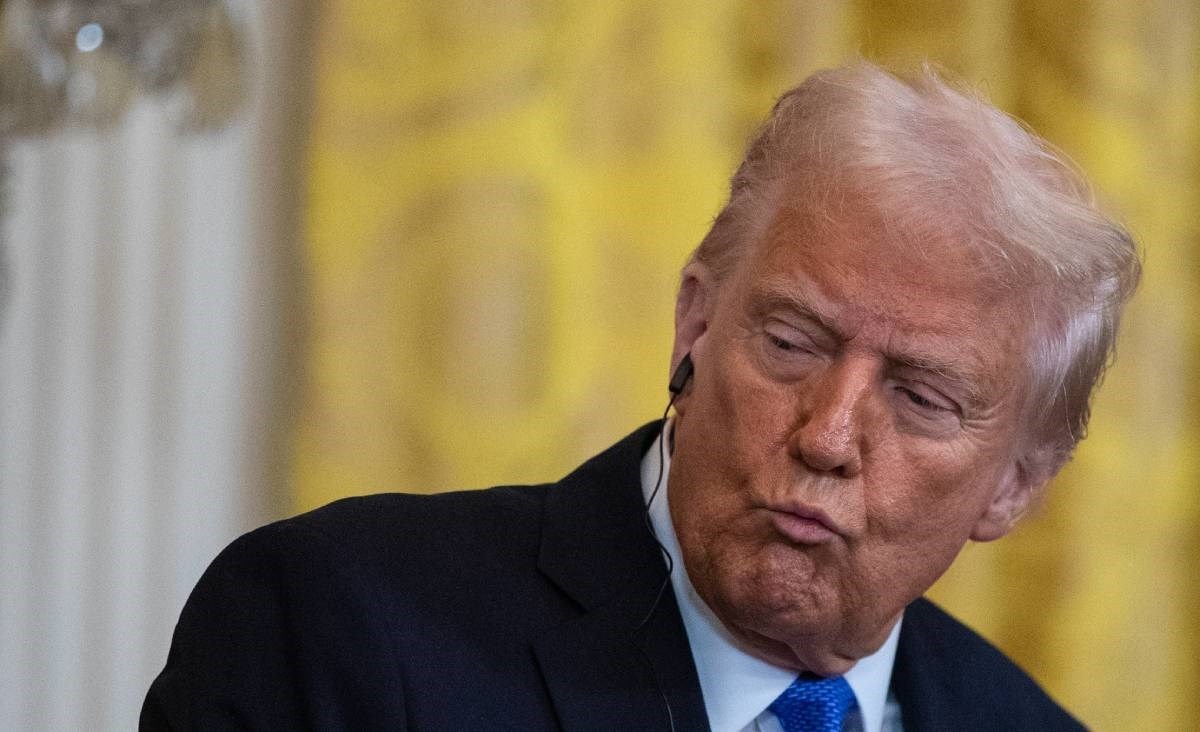 „Одличен напредок меѓу САД и Јапонија“: Трамп ненајавено се појави на средбата со јапонскиот министер