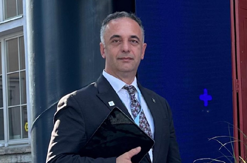 Азир Алиу му сврте грб на Таравари, ексминистерот останува со Вреди