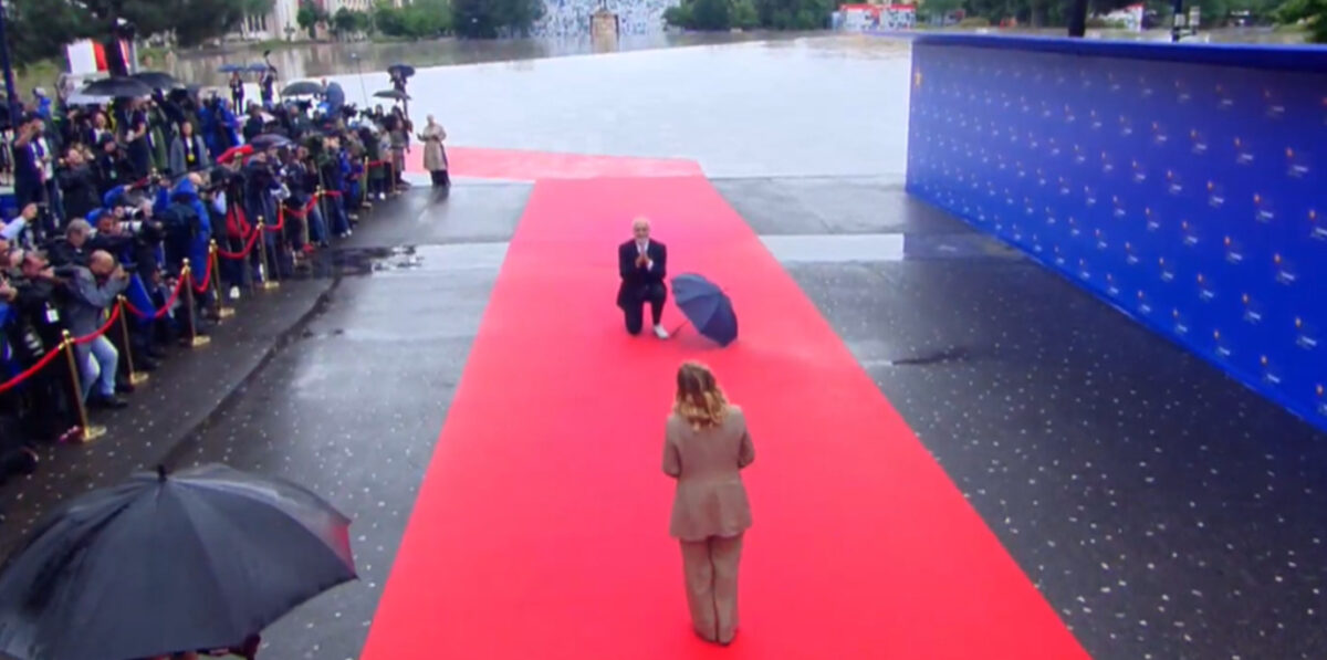 (Видео) Албанскиот премиер ја пречека Мелони на колена