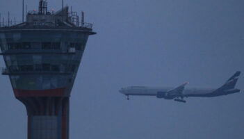 (Видео) Драма на небото над Москва: Аеродромите затворени, светските лидери не можат да слетаат, Украина изврши напад