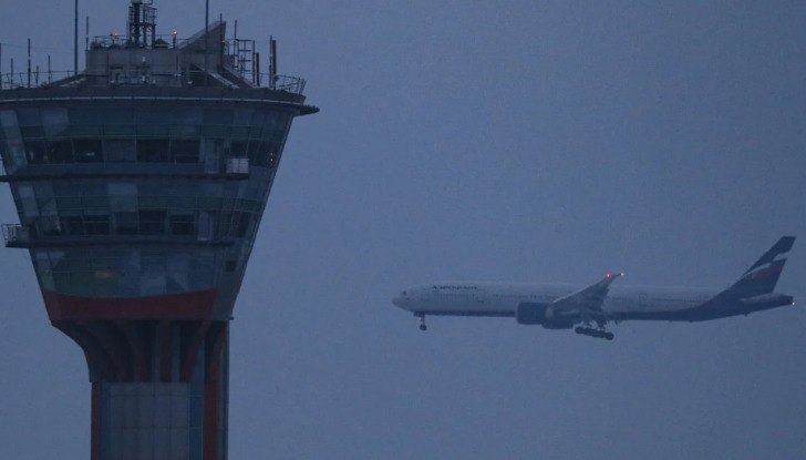 (Видео) Драма на небото над Москва: Аеродромите затворени, светските лидери не можат да слетаат, Украина изврши напад