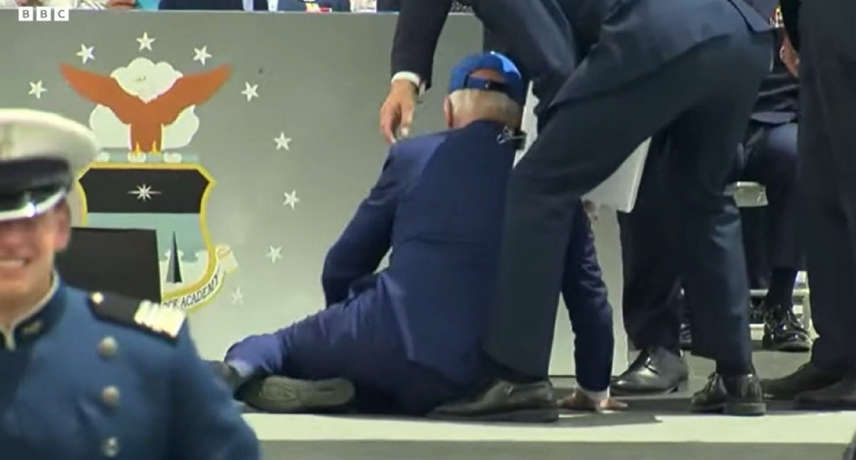 (Видео) На Бајден му било толку лошо што се размислувало за инвалидска количка, Белата куќа криела
