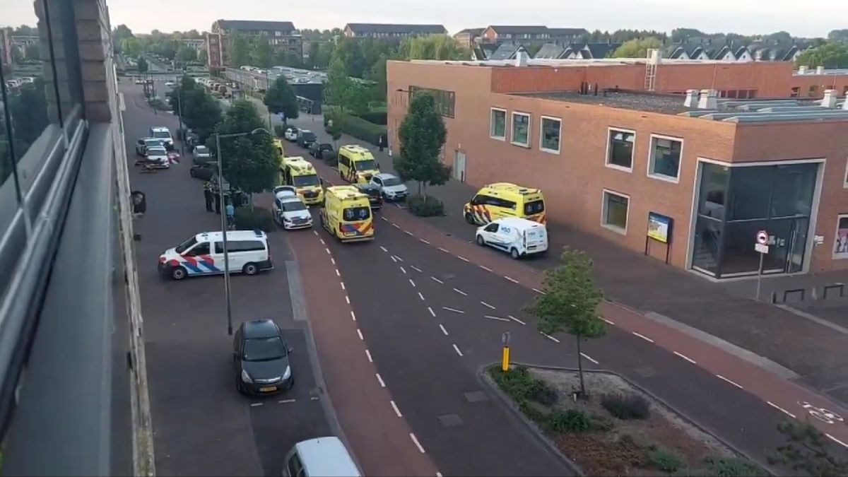 (Видео) Неколку лица, меѓу кои и полицаец, избодени во напад во Холандија