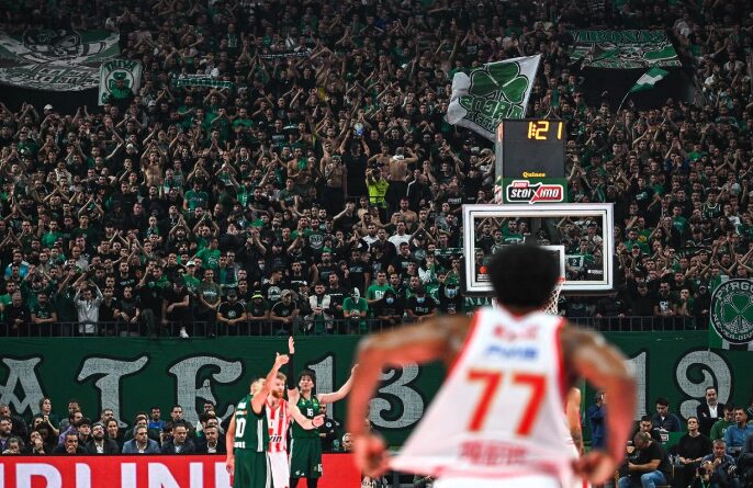 (Видео) Тепачка меѓу навивачите на Олимпијакос и Панатинаикос