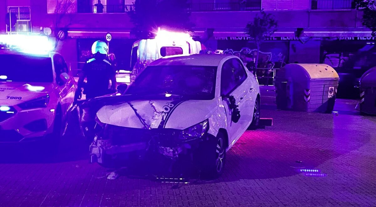 (Видео) Ужасни сцени во Барселона со автомобил влета во навивачите