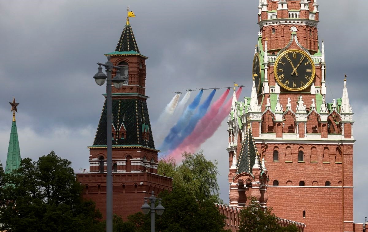 (Видео) Украина: Оние што одат на парадата на Путин најверојатно се вклучени во злосторства против нас