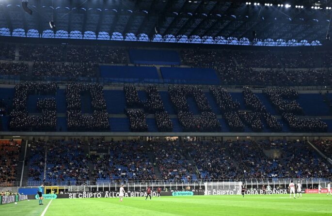 (Видео) Ултрасите на Милан со своите тела испратија порака до американските газди