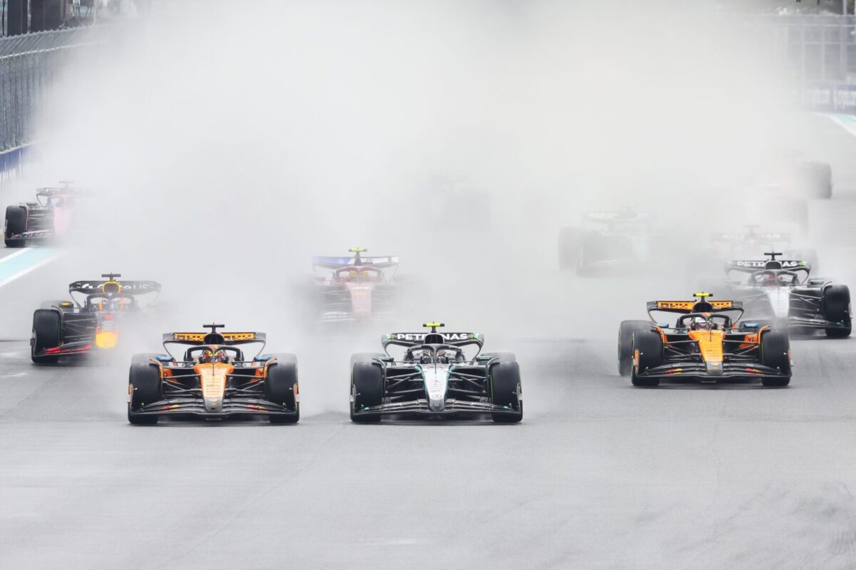 (Видео) Хаотичен спринт во Мајами, трката почна и заврши со безбедносното возило