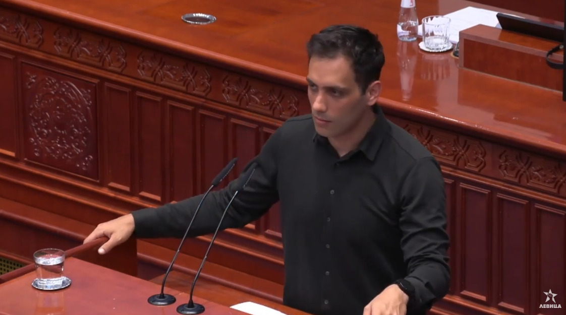 (Видео) „ВМРО-ДПМНЕ пак излажа: пратениците не го изгласаа предлогот за незастарливост на дела против службената должност“, велат од Левица