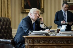 Во тек е телефонски разговор помеѓу Трамп и Путин
