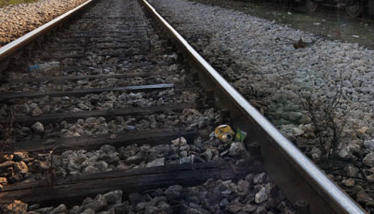 Воз во Русија налета на експлозив поставен под шините