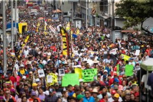 Врховниот суд му дозволи на Трамп да депортира стотици илјади мигранти од Венецуела