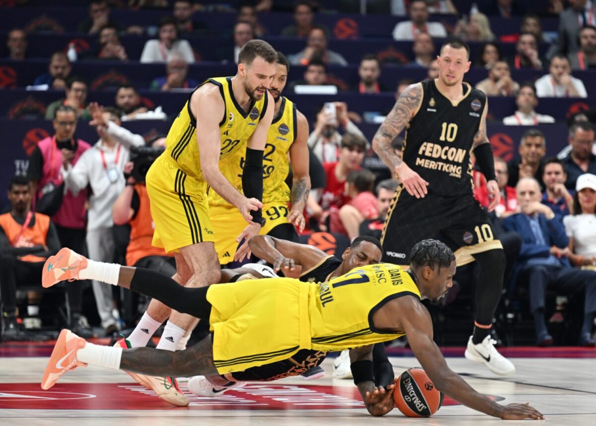 Гудуриќ херој, Фенербахче ја освои Евролигата