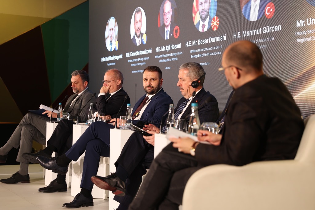 Дурмиши на Сараевскиот бизнис-форум 2025: Регионот има потреба од меѓусебно поврзани економии и предвидливи политики