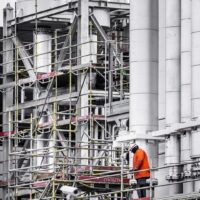 ЕУ: Ќе престанеме да увезуваме руски гас; Кремљ: Си пукаат во нога