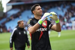 Еми Мартинез си оди од Астон Вила