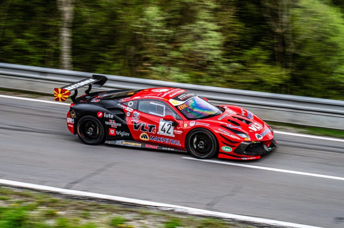 Иџе пак на пијадестал, трето место на Рампа Да Фалпера