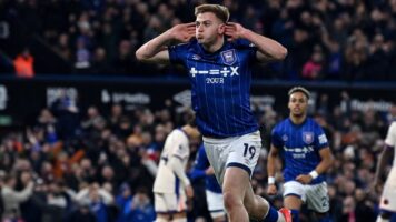 Лиам Делап ќе го предводи нападот на Челзи