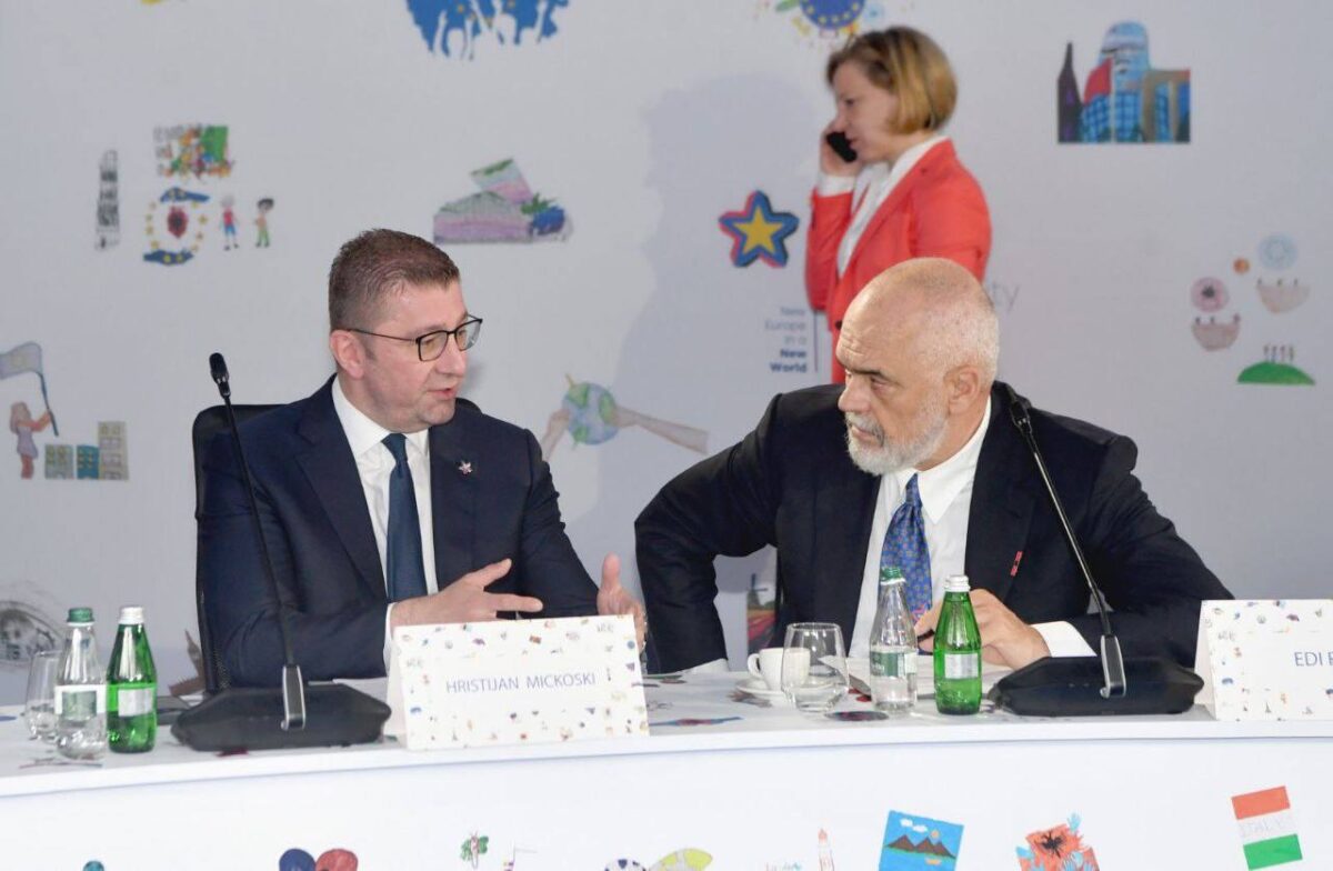 Мицкоски на средба со Рама: Заедно, цврсто чекориме по патот кон Европската Унија