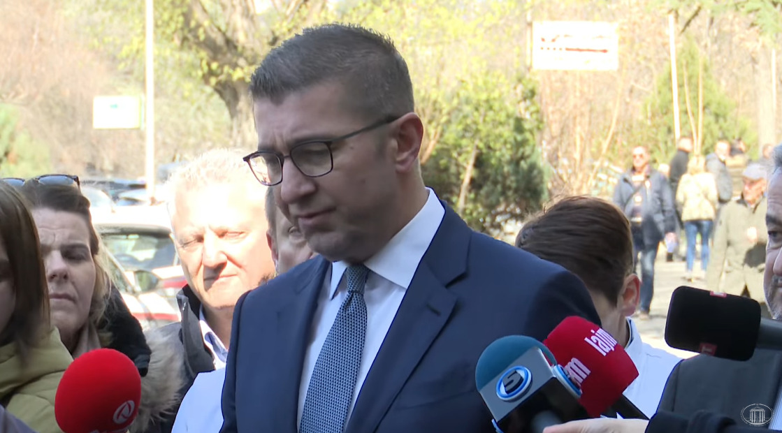 Мицкоски продолжува и на јавна сцена да демонстрира одбивност кон Албанците, велат од ДУИ