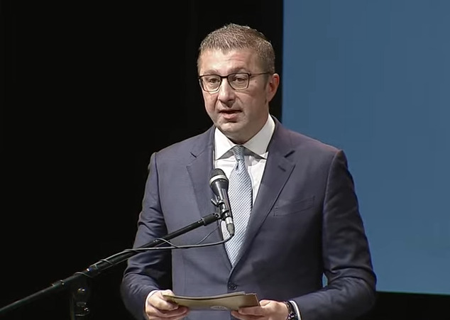 На многумина ќе им бидеме пречка, но како премиер нема да отстапам од правото да говориме на македонски, јазикот е нашиот неспорен идентитет, вели Мицкоски