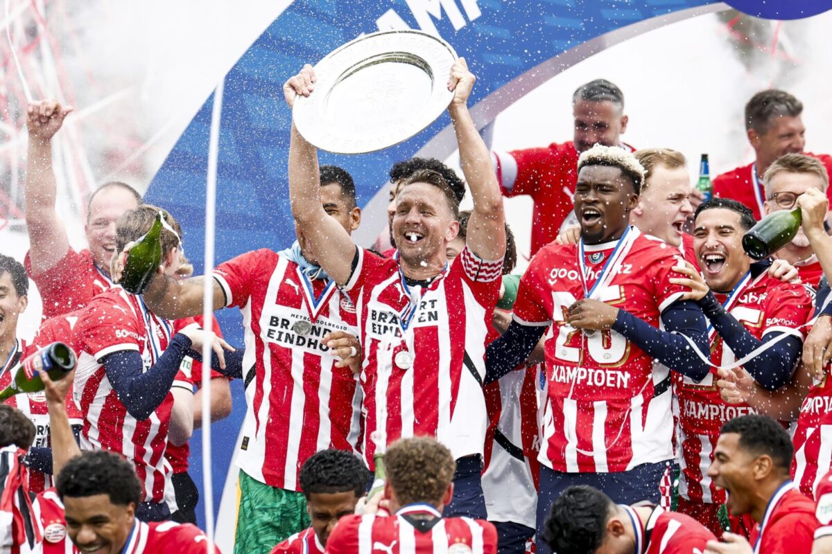 ПСВ ја одбрани титулата во Холандија