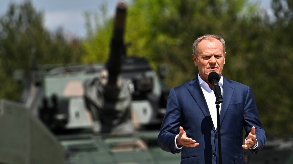 Полскиот премиер: „Срамно е да се биде на парада во Москва и да му се аплаудира на Путин“