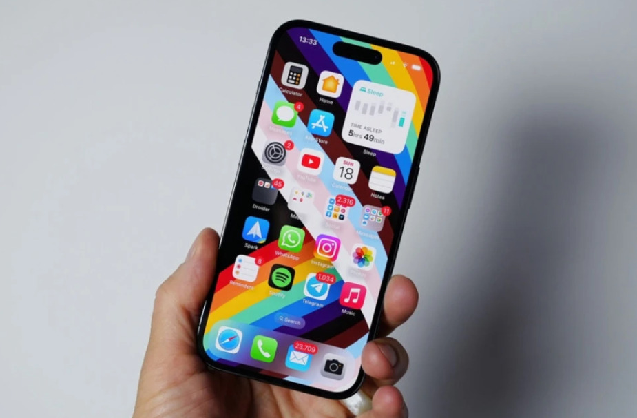 Пристигнува закривен iPhone од стакло