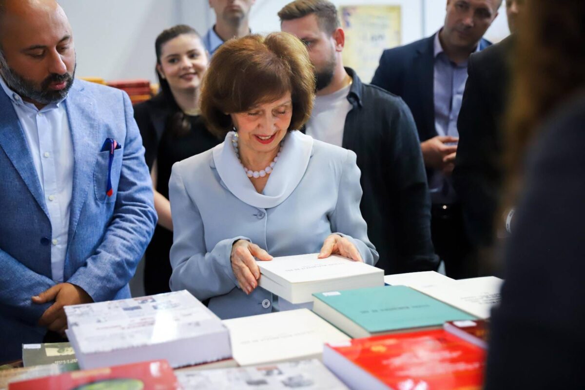 Сиљановска-Давкова: Саемот на книгата е обид за културен натпревар на народите