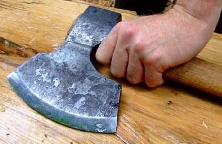 Уапсен кичевец, со секира ги нападнал родителите, таткото починал