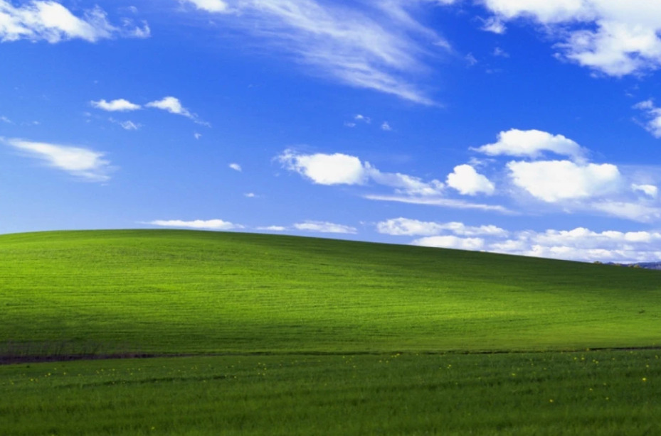 ФОТО: Се сеќавате на познатата позадина за Windows XP? Погледнете како изгледа денес
