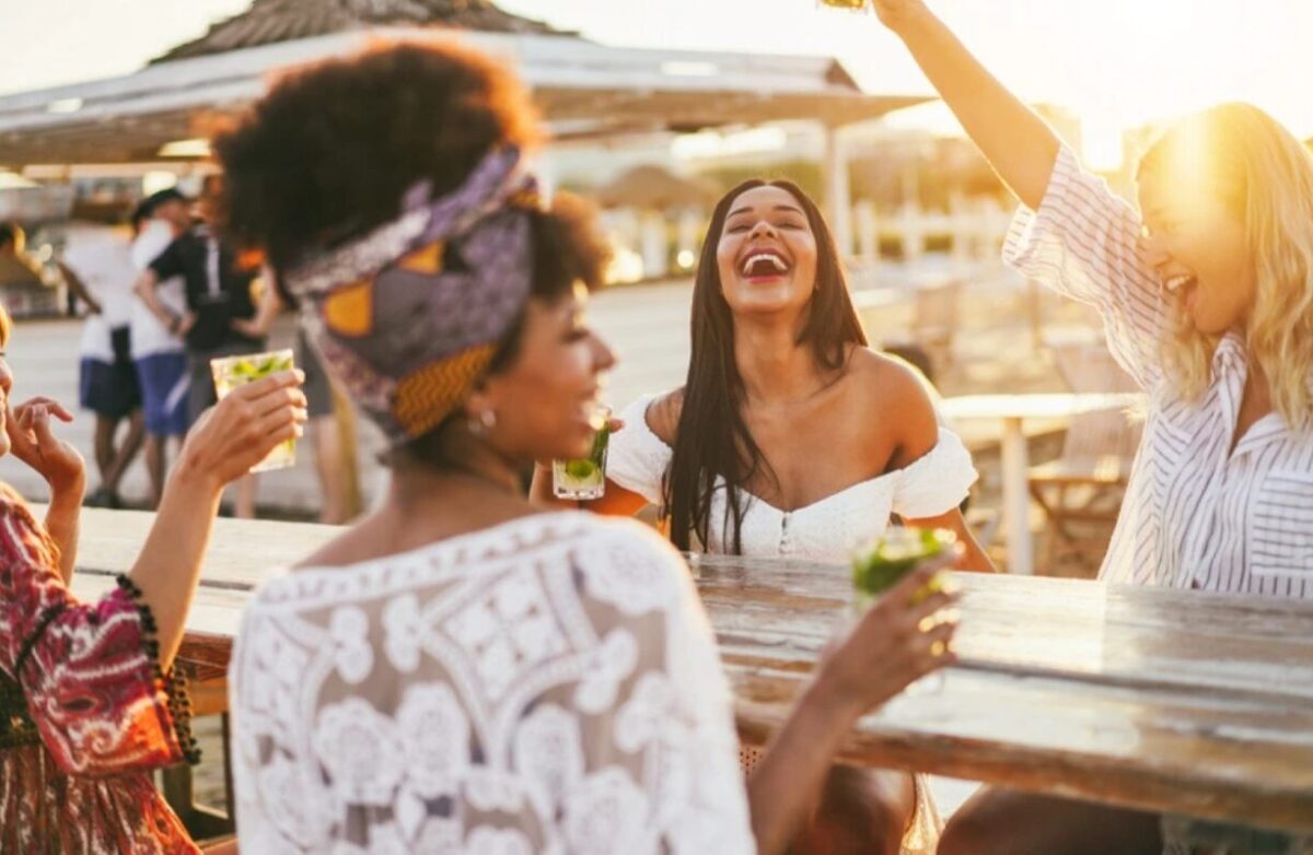 (Фото) Тренд кој повторно ги освојува улиците, жените ќе го носат само ова цело лето