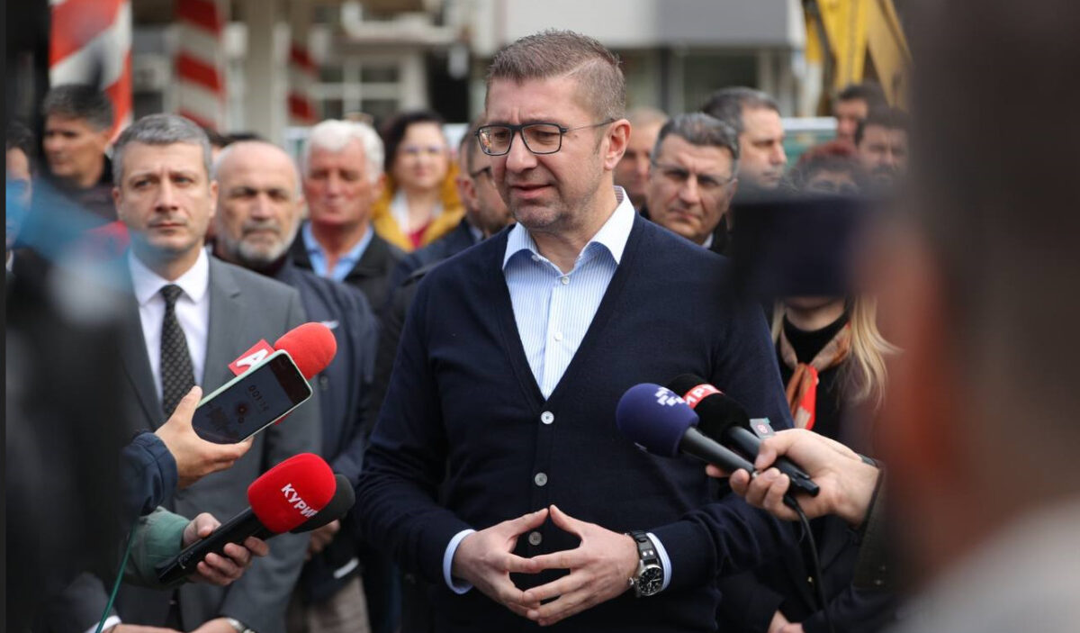 „Владата на Мицкоски со своето неодговорно однесување се заканува долгорочно да ги загрози перспективите на земјава за членството во ЕУ“, велат од ДУИ