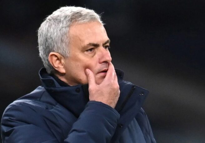 „Избркајте го Мурињо, сите нè прави будали“