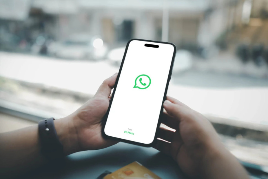 WhatsApp воведува реклами: Корисниците од ЕУ се заштитени засега
