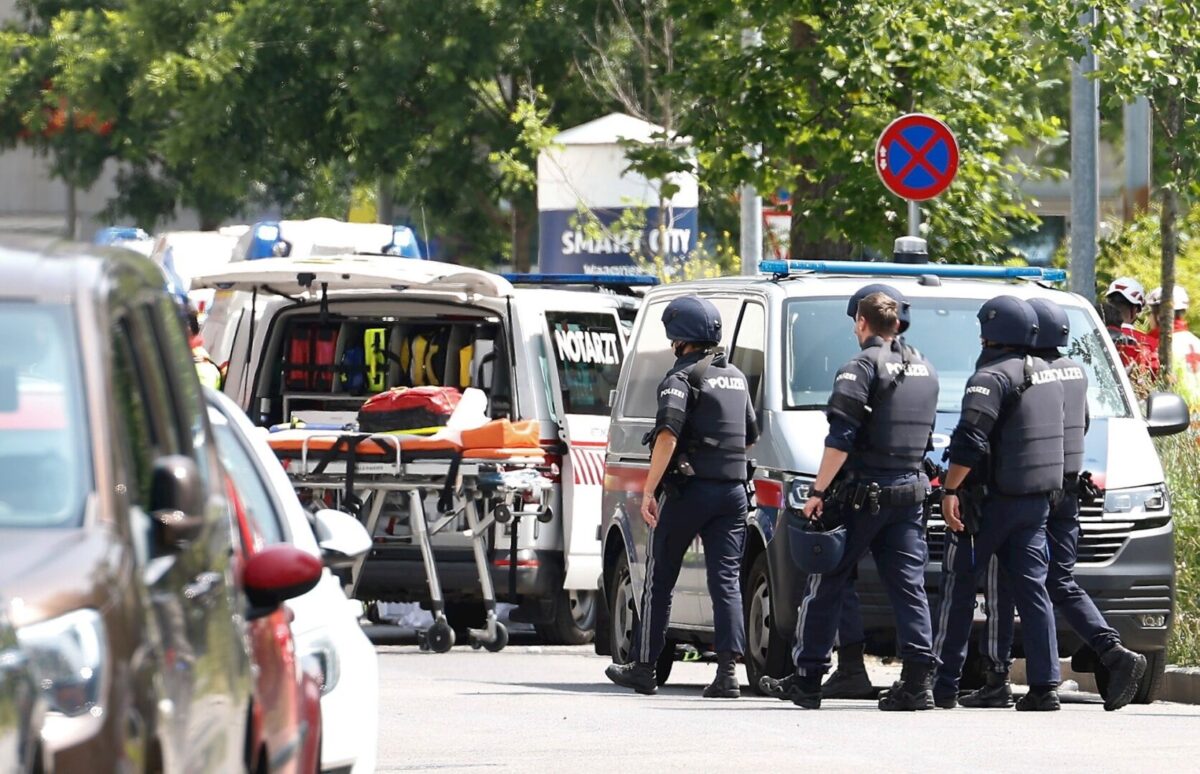 Австриската полиција: Убиените ги пронаоѓавме во и надвор од училиштето