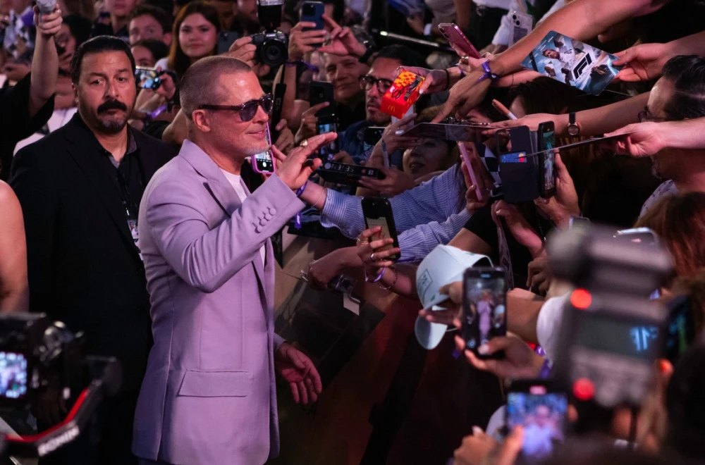 (Видео) Бред Пит повторно со нова промена на имиџот: „Толку е сладок“